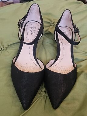 Life Stride Black Pointed-Toe Ankle-Strap Heels